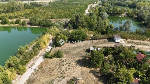 Eladó nyaraló, Dunaharasztin 19.9 M Ft, 2 szobás