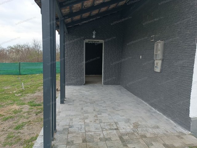 Eladó családi ház, Alattyánban 12.5 M Ft, 2 szobás