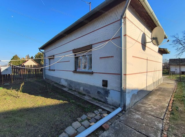 Eladó családi ház, Törökszentmiklóson 15.8 M Ft, 2 szobás
