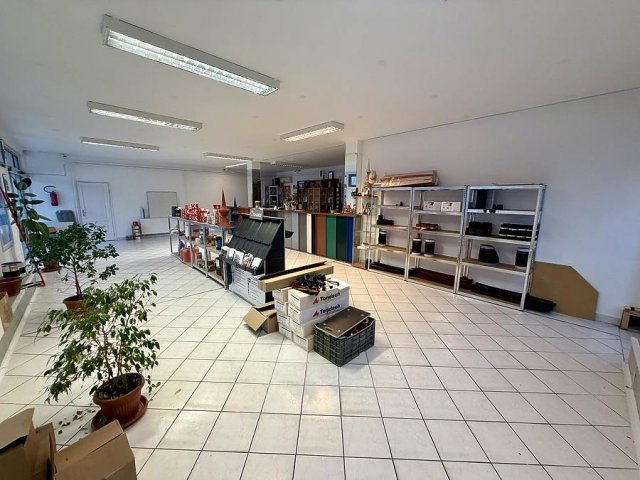 Eladó ipari ingatlan, Vácon 132.5 M Ft / költözzbe.hu