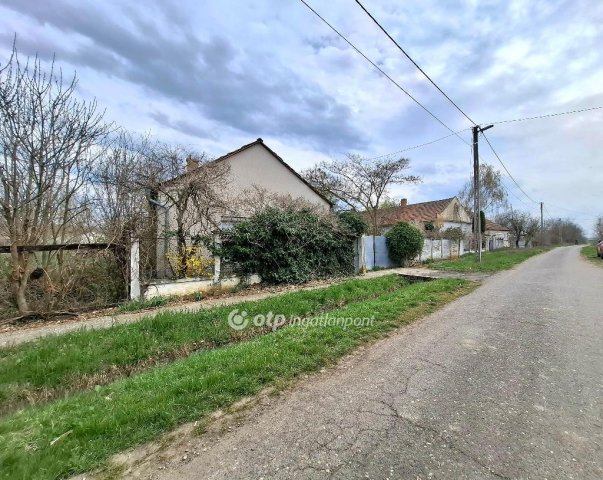 Eladó családi ház, Körösszegapátin 14.9 M Ft, 1+1 szobás