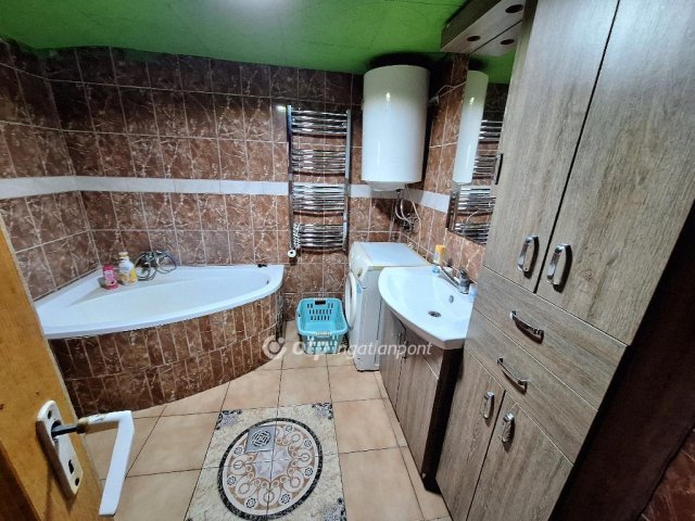 Eladó családi ház, Tiszaigaron 9.9 M Ft, 2 szobás