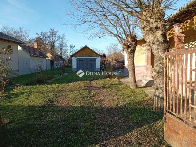 Eladó családi ház, Jászladányon 8.6 M Ft, 2 szobás