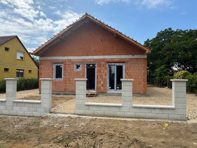 Eladó ikerház, Gödöllőn 134.9 M Ft, 3+1 szobás