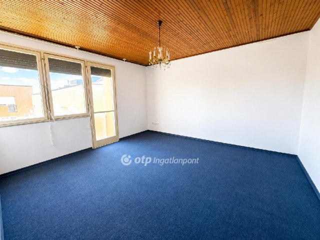 Eladó téglalakás, Csornán 37.1 M Ft, 2 szobás