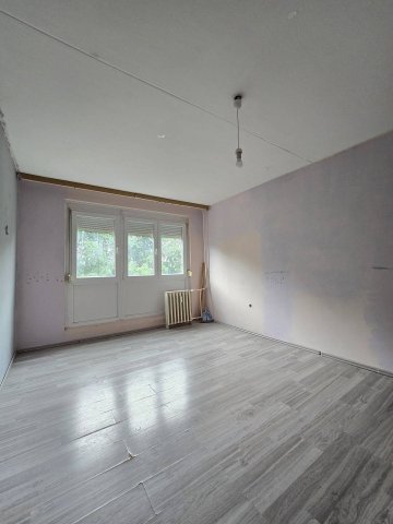 Eladó panellakás, Szentlőrincen 34.9 M Ft, 2+1 szobás