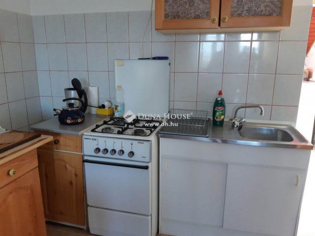 Eladó családi ház, Dunaalmáson 69.9 M Ft, 6 szobás