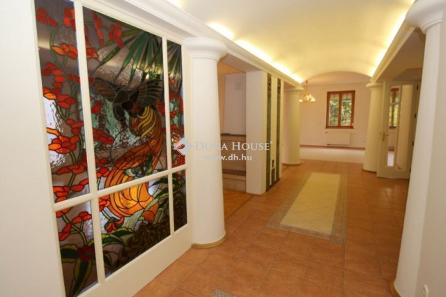 Eladó családi ház, Kecskeméten 248 M Ft, 8 szobás