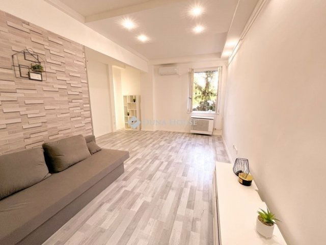 Eladó téglalakás, Budapesten, XX. kerületben 52.4 M Ft, 1 szobás