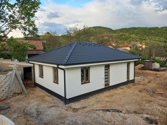 Eladó családi ház, Komáromban 29.07 M Ft, 3 szobás