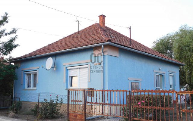 Eladó családi ház, Tiszatenyőn 23.6 M Ft, 3 szobás