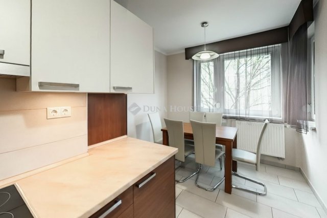 Eladó téglalakás, Kecskeméten 88 M Ft, 3 szobás