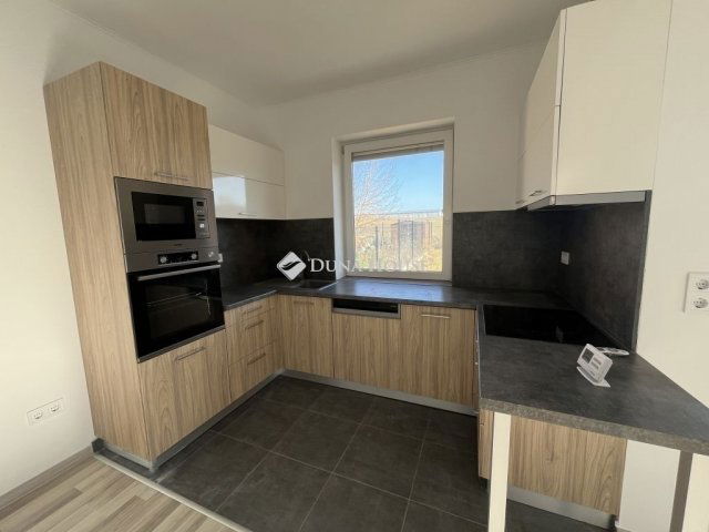 Eladó ikerház, Nagytarcsán 130.7 M Ft, 4 szobás