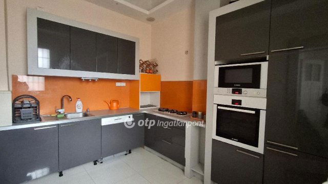 Eladó téglalakás, Budapesten, VIII. kerületben 65.5 M Ft