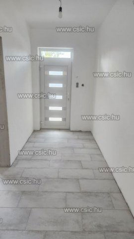 Eladó családi ház, Budapesten, XXI. kerületben, Királyerdő úton