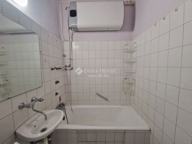 Eladó családi ház, Budapesten, XV. kerületben 49.9 M Ft