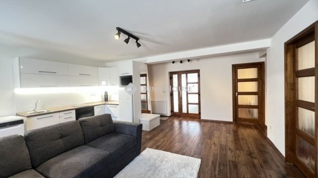 Eladó családi ház, Egerben 72.9 M Ft, 1+2 szobás