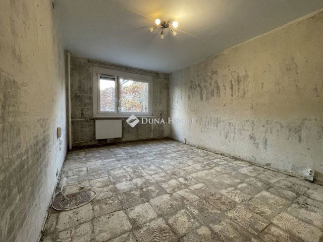 Eladó panellakás, Székesfehérvárott 57 M Ft, 3+1 szobás