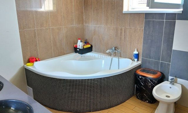 Eladó családi ház, Tokodaltárón 64.9 M Ft, 6 szobás