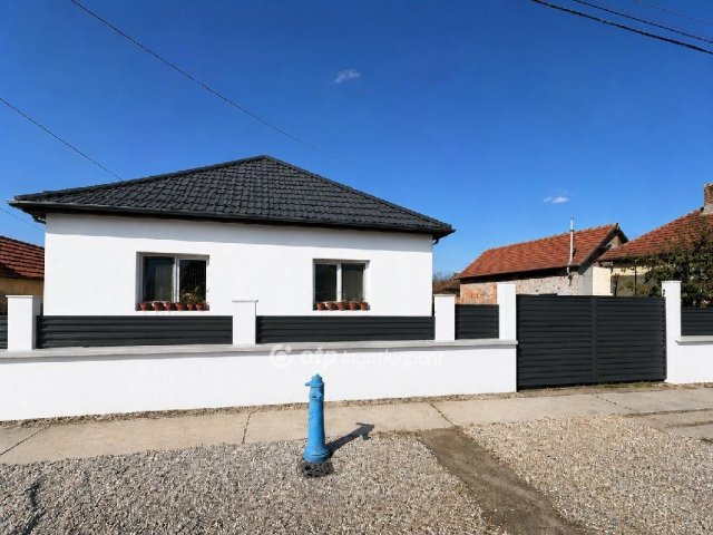 Eladó családi ház, Biharkeresztesen 32.9 M Ft, 2+1 szobás