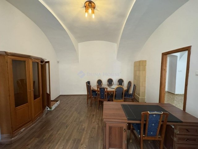 Eladó téglalakás, Pécsett 59.9 M Ft, 2 szobás