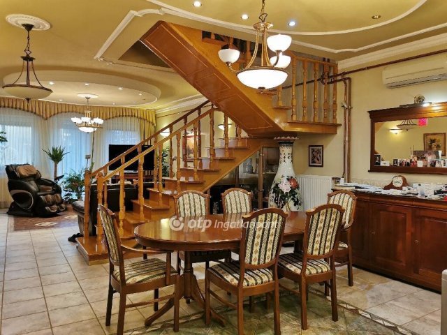 Eladó téglalakás, Kiskőrösön 175 M Ft, 4 szobás