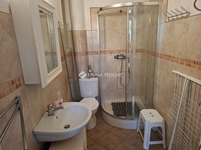 Eladó téglalakás, Budapesten, VI. kerületben 58 M Ft, 1 szobás