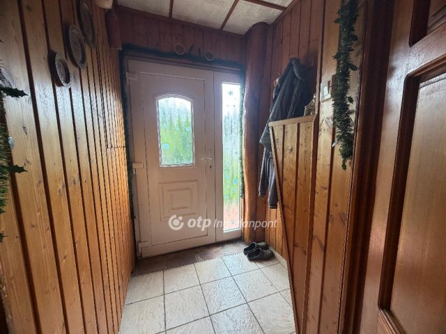 Eladó családi ház, Füzesgyarmaton 16 M Ft, 2 szobás