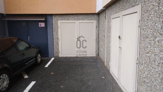 Eladó garázs, Szombathelyen, Benedek Elek utcában 9.5 M Ft