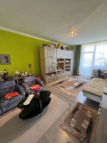 Eladó panellakás, Almásfüzitőn 34.9 M Ft, 2 szobás