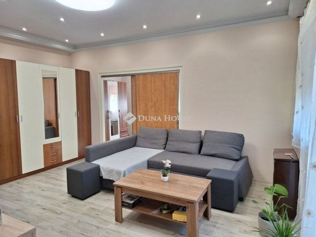 Eladó téglalakás, Kecskeméten 36.5 M Ft, 2 szobás