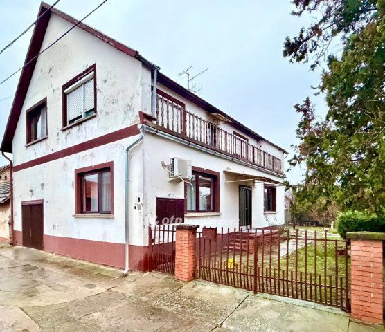 Eladó családi ház, Orosházán 42.9 M Ft, 4 szobás