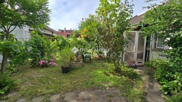 Eladó családi ház, Budapesten, XV. kerületben 105 M Ft, 6 szobás