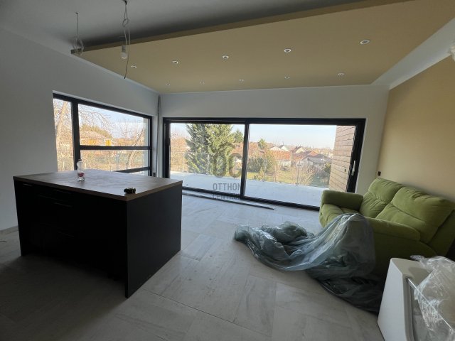 Eladó téglalakás, Szigetszentmiklóson 80.4 M Ft, 2 szobás