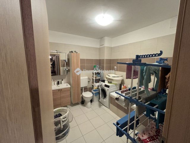 Eladó téglalakás, Tatabányán 78.8 M Ft, 4 szobás