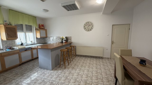 Eladó családi ház, Baján 72 M Ft, 3 szobás