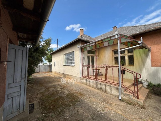 Eladó családi ház, Dögén 19.9 M Ft, 4 szobás