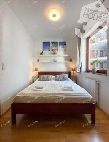 Eladó téglalakás, Budapesten, VI. kerületben 99.9 M Ft, 2 szobás