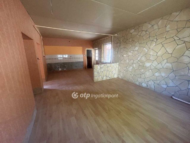 Eladó családi ház, Alsópetényen 31.8 M Ft, 3 szobás
