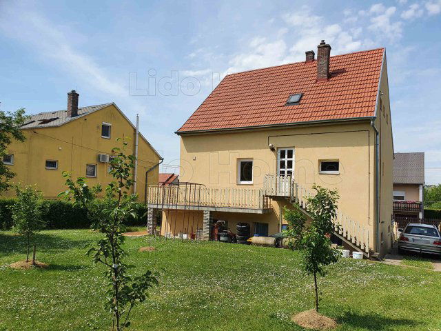 Eladó családi ház, Hévízen 120 M Ft, 7 szobás