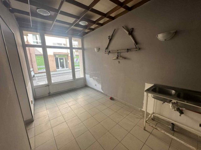 Kiadó üzlethelyiség, Zalaegerszegen 240 E Ft / hó