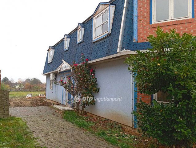 Eladó családi ház, Balatonbogláron 150 M Ft, 7 szobás