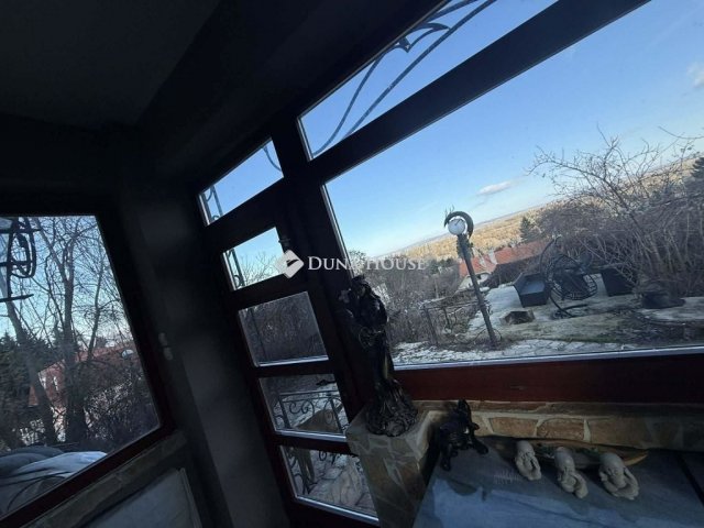 Eladó családi ház, Leányfaluban 110 M Ft, 2 szobás