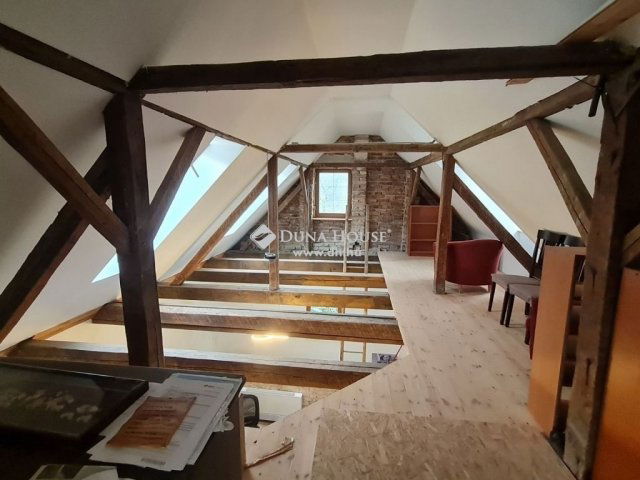 Eladó családi ház, Budapesten, III. kerületben 269.99 M Ft