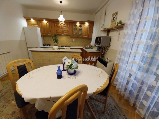 Eladó családi ház, Szegeden 199.9 M Ft, 6 szobás