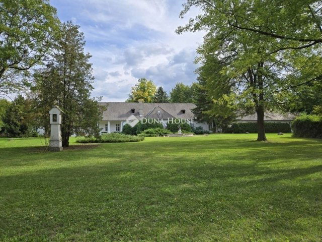 Eladó családi ház, Gödön 2769 M Ft, 8 szobás