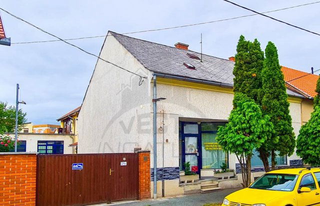 Eladó családi ház, Szombathelyen 99 M Ft, 10 szobás