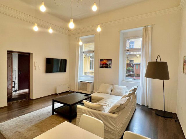 Eladó téglalakás, Budapesten, VI. kerületben, Király utcában