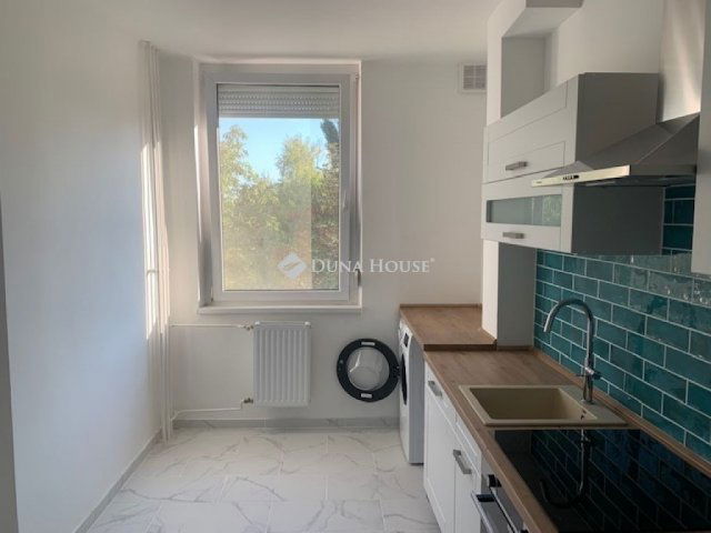 Eladó téglalakás, Tatán 68 M Ft, 3 szobás