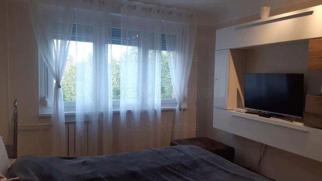 Eladó panellakás, Győrött 49.99 M Ft, 2 szobás